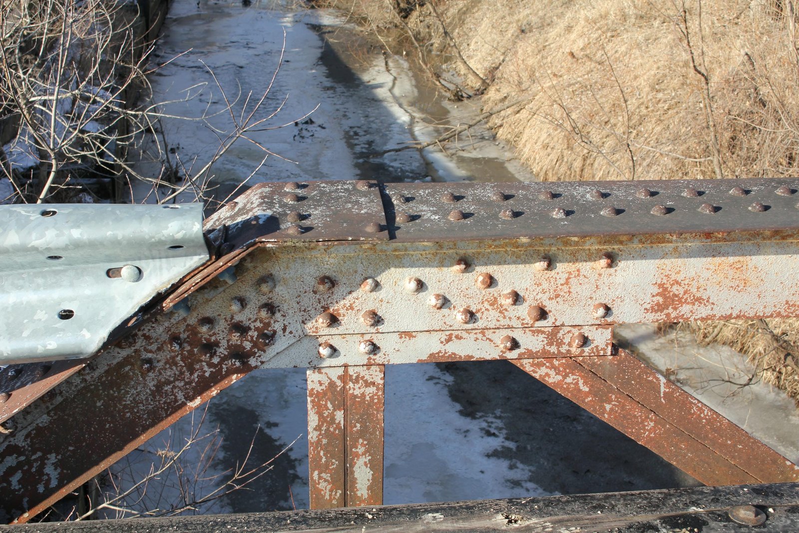 Upper angle connection
